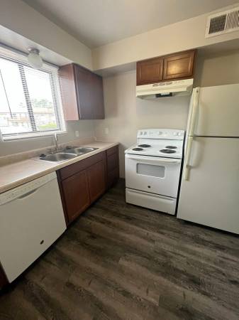 $1,044 / 2br - 810ft2 - 2 Bedroom Apartment! Available Now ! (3010 Simcoe Drive)62946970428673123
