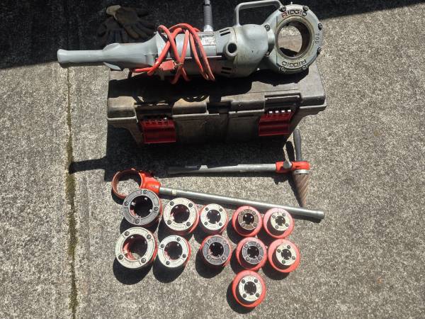 Ridgid 700 pipe threader 1