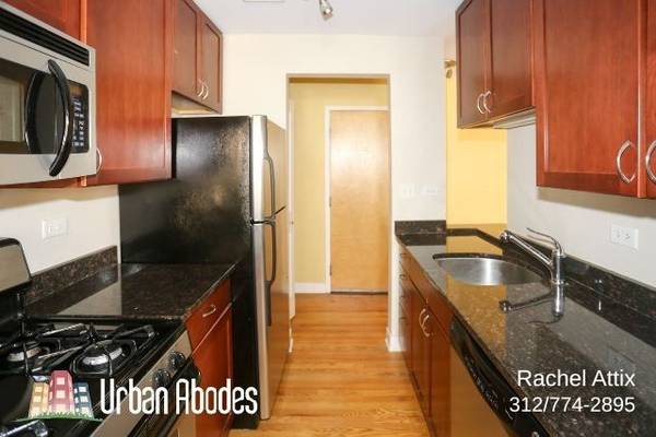 $2,150 / 1br - 700ft2 - $300 OFF 1ST MONTH! Spacious 1 Bed -Walk to Everything! Available Now (Lincoln Park)63898858305667121