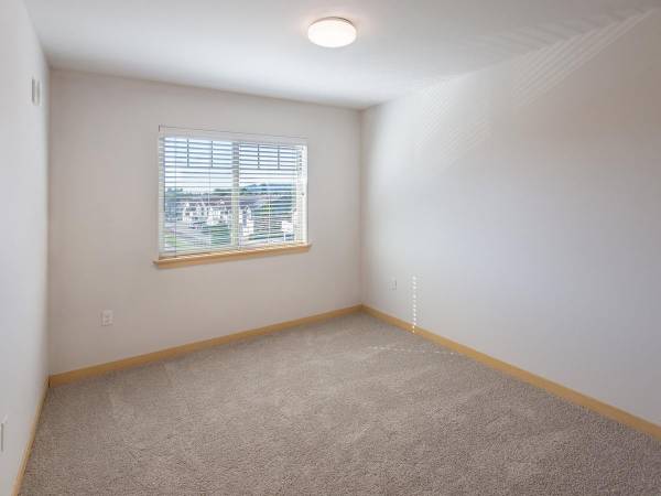 $2,699 / 2br - 1230ft2 - On-site Maintenance, Spacious Living & Bedroom Areas, Refrigerator (Sumner WA)63688567293441122