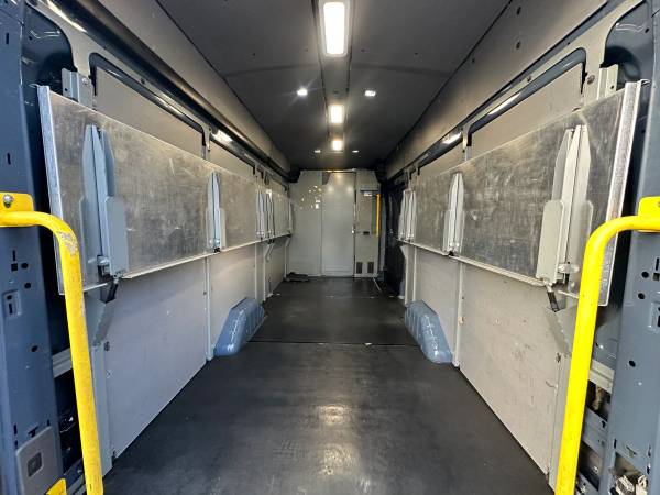 2020 Ford Transit 250 - Photo 7