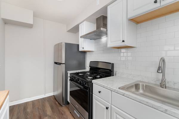 $1195.00 / 2br - 1000ft2 - Renovated 2 Bed - READY NOW63974474863618124