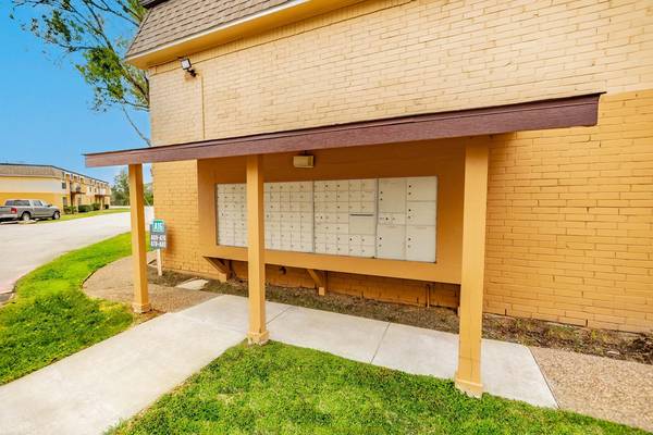 $1,599 / 3br - 1372ft2 - On-Site Management Team, On-Site Maintenance (3400 Shady Hill Dr, Baytown, TX)63924043906691122