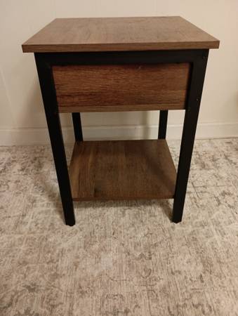 End table - $3562979524271619121