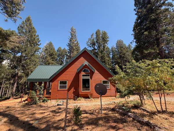 $345,000 / 2br - 1500ft2 - JUST REDUCED!  Cozy 1,500 sq ft Cabin on 20 Acres, Fully Off Grid (Nevada City)63952102744066123