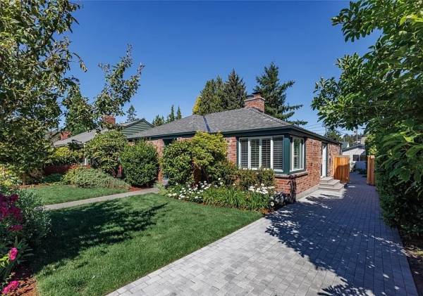 $180 / 3br - 1850ft2 - Beach at Alki Point with a private pool & hot tub (Seattle)63870756322561120