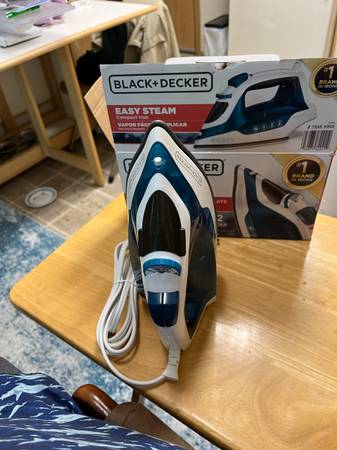 Black & Decker easy steam nonstick iron 1