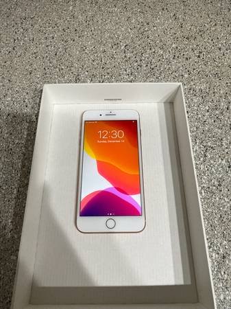 IPhone 8 Plus in Rose Gold 64GB 1