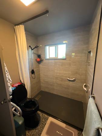 $850 / 1br - Room for Rent single person traveling nurses to the front (Visalia)63809616574977122