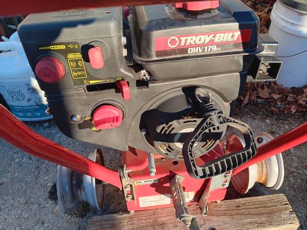 Troy Bilt Storm 2410 Carburetor Troy-Bilt 31AS62N2711 Storm 2410