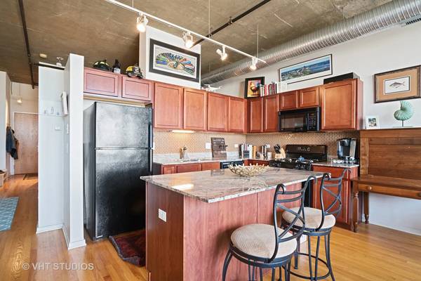 $2,250 / 1br - 750ft2 - LARGE 1 BED 1 BATH CONDO (849 North Franklin Strt, Unit 1205, Chicago, IL)63960010835202123