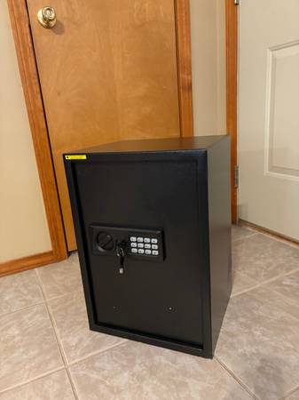 Large fireproof home safe 1