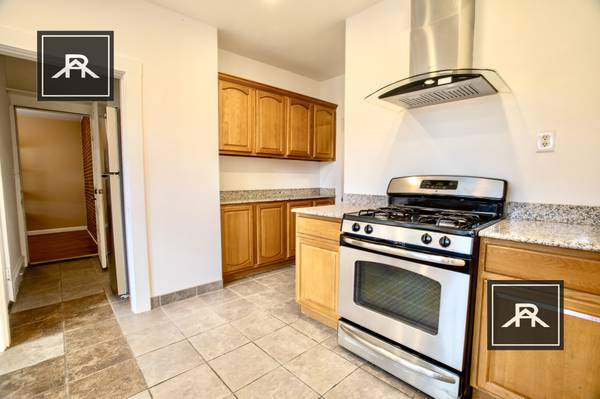 $3,300 / 3br - NEW TO MARKET BEAUTIFUL 3 BEDROOM WITH PARKING! MUST SEE WON'T LAST (Brighton)63996404187010121