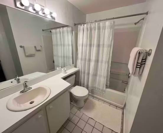 $899 / 2br - 1500ft2 - One Bedroom with Private Bathroom in Two Bedroom Apartment by UF Campus (Gainesville)63823034791425124