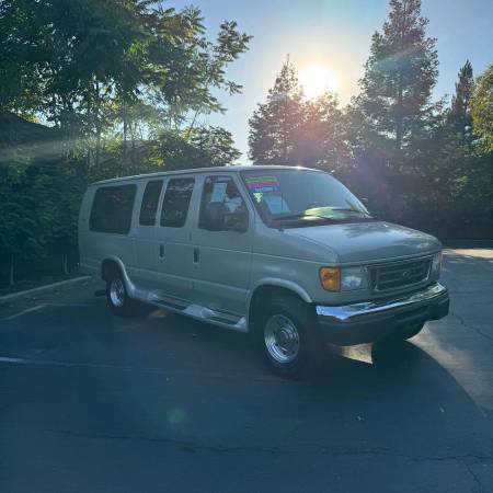 2006 Ford E350 Super Duty - Photo 3