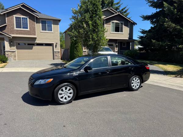 2010 Toyota Camry híbrido - Muy pocos kilómetros - $9,200 (Edmonds)63613954601347120