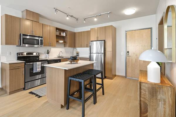 $1,695 / 463ft2 - High ceilings, Multi-zone heating, On-site additional storage (Interbay)63852482289153122