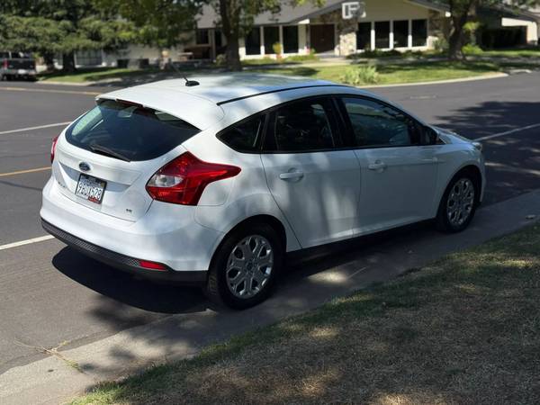 2012 Ford Focus SE con pocos kilómetros - $5,70063470761188099124