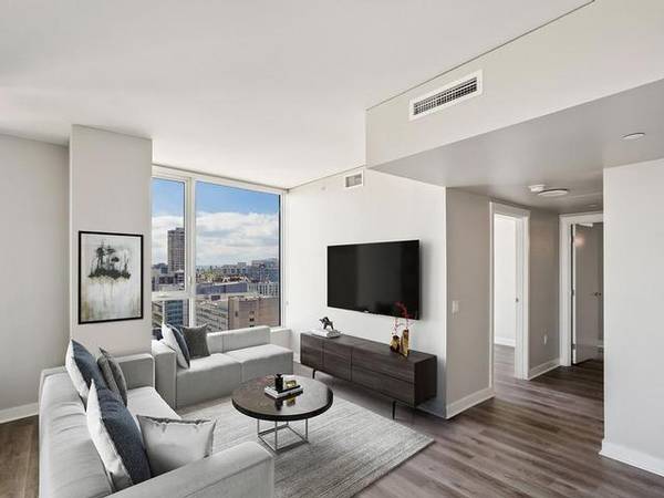 $3,605 / 2br - 919ft2 - Stunning water and city view! (First Hill)63862289284739123