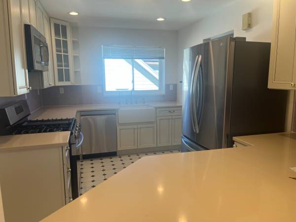 $1,795 / 2br - "REDUCED" HEART OF OAKLEY - BACH AVE (OAKLEY)63974468743043124