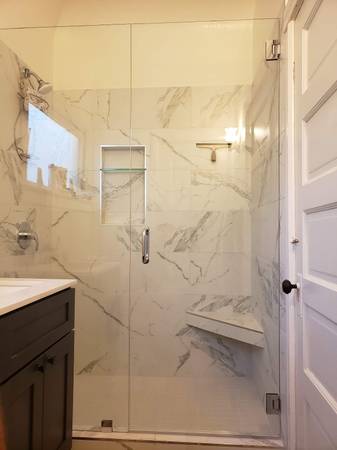 $2,295 / 1br - 700ft2 - Charming Lake Merritt Triplex Unit with Bonus Sunroom (oakland lake merritt / grand)63994100813698123