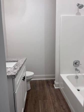$1300.00 / 2br - 1400ft2 - Ella St Unit 1063857516128385123