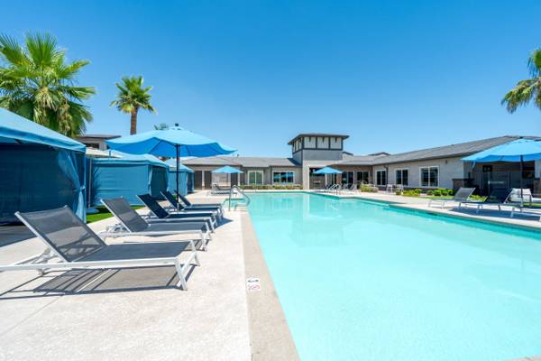 $1,488 / 1br - 783ft2 - Outdoor Game Lounge with Corn Hole, Clubhouse, Dual Vanities (7601 W Glendale Ave, Glendale, AZ)64024998721411124