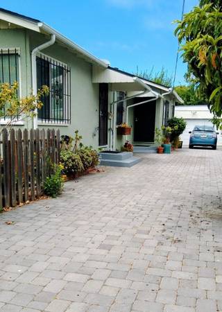 $2,500 / 2br - 800ft2 - Spacious Unit in Duplex (berkeley)63813686951427121