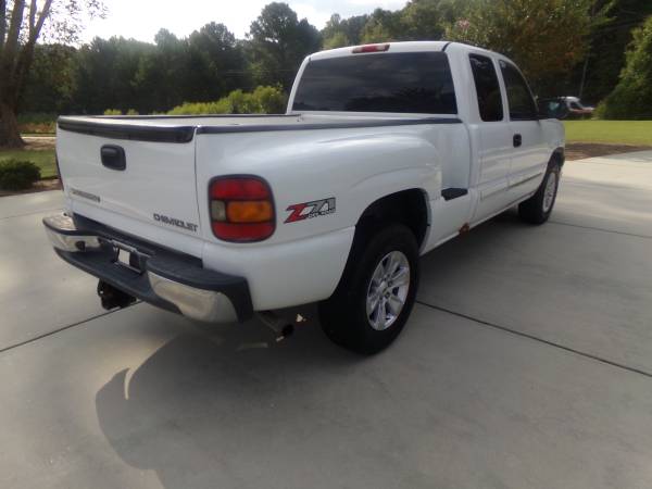 2006 chevrolet silverado 1500 lt z71 5.3 v8 4x4(170K)hwy mi runsxxx - $4,995 (riverdale)63621355886465124