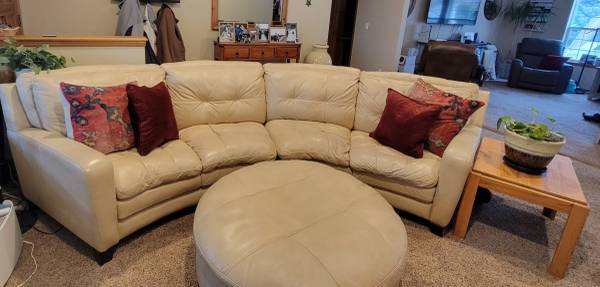 Flexsteel curved sectional and ottoman 1