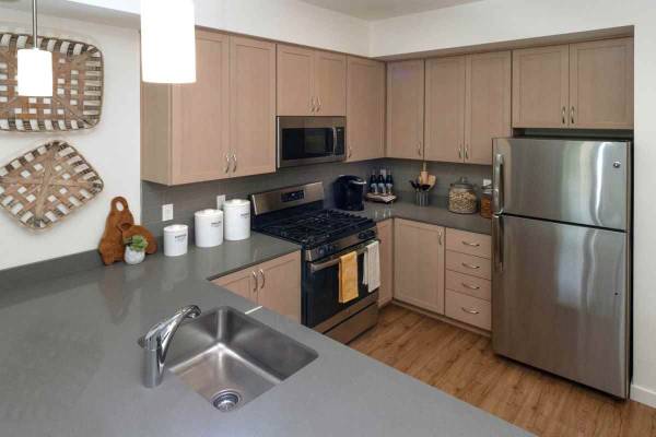 $1,695 / 1br - 650ft2 - $1,000 OFF at Move-In Special!! In-home Washer and Dryer! (Eugene - Amazon Pool)63977277114498120
