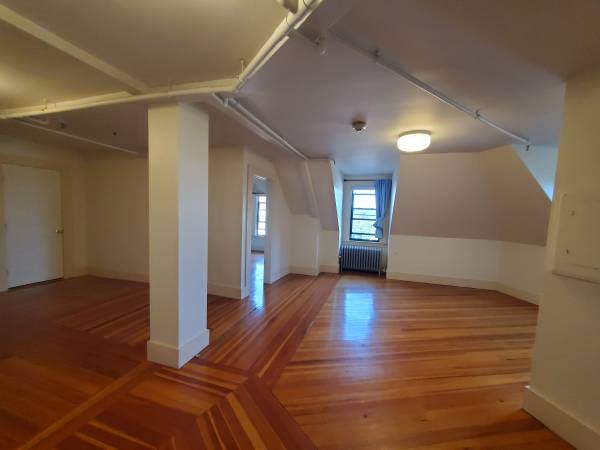 $2,900 / 3br - 1400ft2 - AVAILABLE NOW Spacious 3 Bedroom / 2 Full Bath in Downtown Northampton (Northampton)64017048105987122