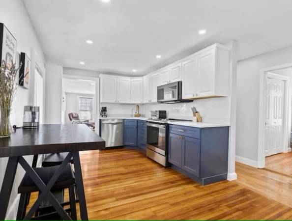 $3,100 / 4br - 4BR SF-House near Alewife, Harvard, MIT, Tufts - Parking! (Arlington Heights)63856338150659120