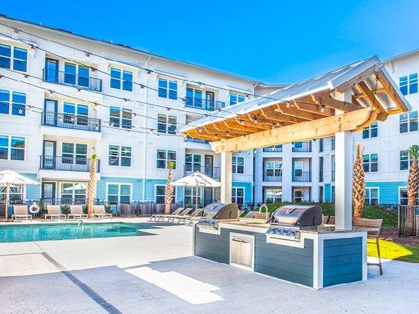 $1,349 / 1br - 624ft2 - Detached Garages Available, Clubroom with plenty of lounge space64015945320193122