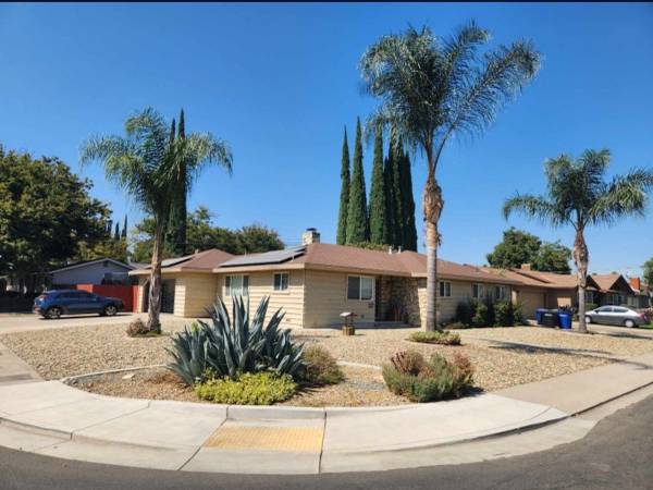 $1,300 / 1br - Room for rent fully furnished - includes utilities+internet $1300 (Modesto)63654928659969124