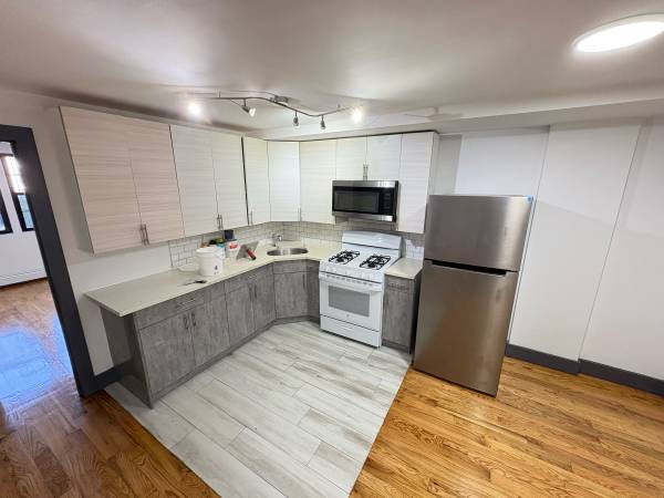 $5,650 / 6br - Newly Renovated 6 Bedroom, 3 Full Bath Duplex with 2 Living Rooms & Private Yard (Ocean Hill)63809019282947122