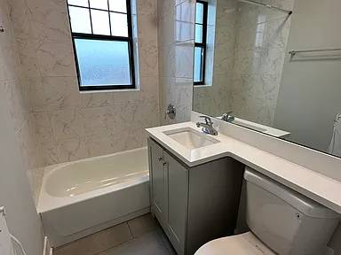 $600 Bright 1 Bedroom Apartment ~ Close To Everything! (Glencoe, IL)63688333774209124