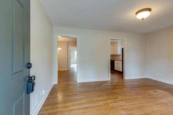 $3600.00 / 4br - 2500ft2 - Charming Home in Sylvan Park63924810770434121