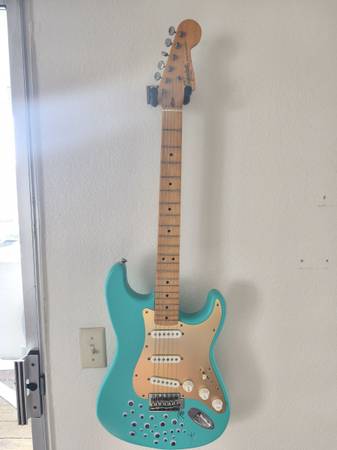 Fender squier 40th anniversary guitar 1