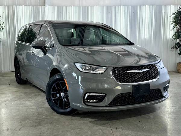 2023 Chrysler Pacifica Touring L Van 4D 1