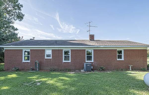 $571 / 2br - 1133ft2 - NEWLY REMODEL HOUSE FOR RENT (Fountain)63897185361026122