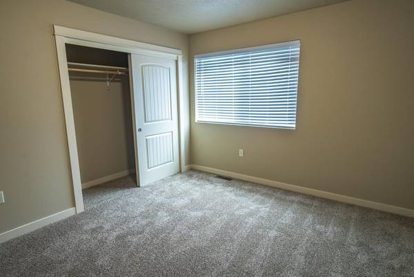 $1,825 / 2br - 960ft2 - Exclusive Townhome with Raised Bar & Skyline Views (Boise)63794945590659122