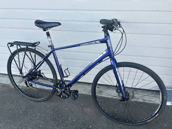 Super Diamondback 8 Speed Internsl Hub Hybrid Bicycle 1