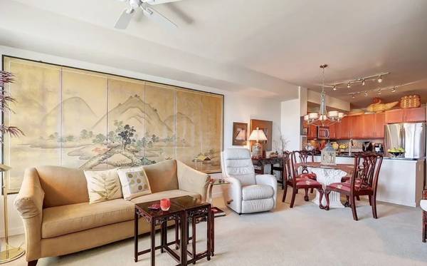 $1,200 / 1br - 913ft2 - Turn-key 1bd 1bth Burien Town Square condo avail for month-month rent (Seattle)64031309689601124
