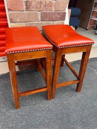 2 Bar Stools 1