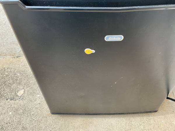 Personal refrigerator 1