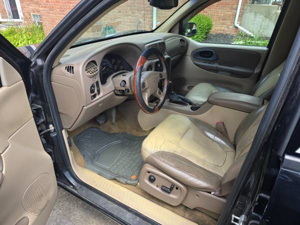 2005 CHEVY TRAILBLAZER LT 4X4 .... CLEAN ... RUNS GREAT - $2,900 (Oak lawn)63624813230979124