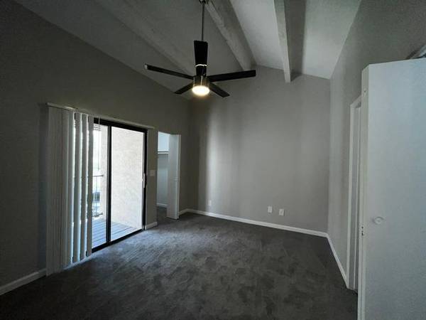 $1,325 / 2br - 964ft2 - Private Balcony, Close to 101, I-17, SR-51, Vinyl Plank Flooring (Phoenix)64024993920770124