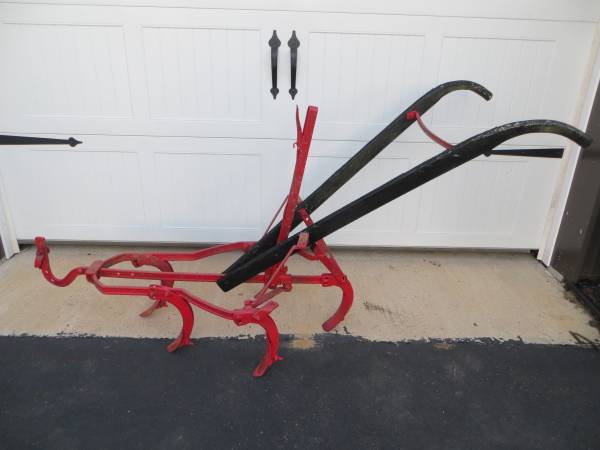 OLD DECORATIVE FARM CULTIVATOR IMPLEMENT 1