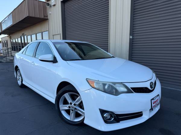 2013 Toyota Camry SE 1
